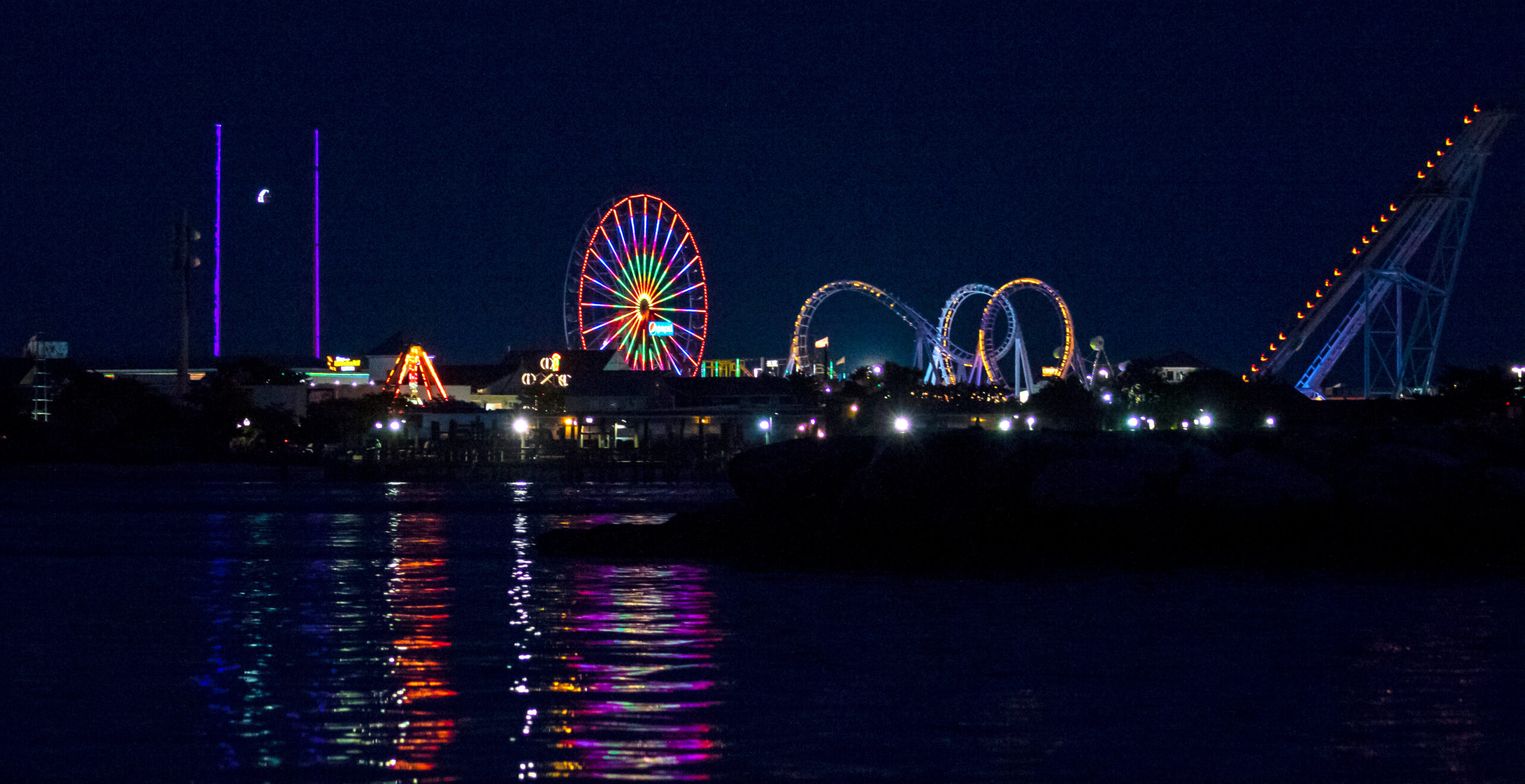 Jolly Roger Amusement Park in Ocean City, Maryland. The city It features miles of beach and a wooden boardwalk lined with restaurants, shops and hotels.